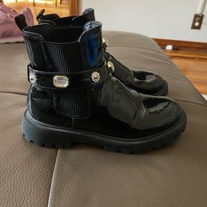 Girls black boots very gently worn